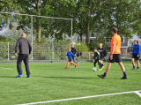 Laatste training S.K.N.W.K. JO7-1 (partijtje tegen de ouders) van maandag 27 mei 2024 (81/180)